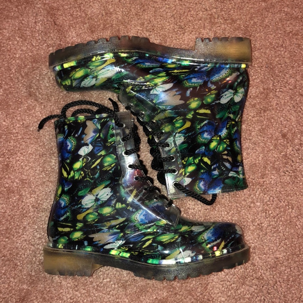 CUTE RAINBOOTS!!